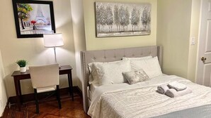 9 bedrooms, desk, iron/ironing board, WiFi (free) - AMAZING 3,500SQFT TOWNHOUSE - 15MINS TO TIMES SQUARE (North Bergen)