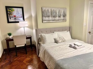 9 bedrooms, desk, iron/ironing board, free WiFi - AMAZING 3,500SQFT TOWNHOUSE - 15MINS TO TIMES SQUARE (North Bergen)