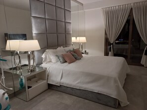 2 bedrooms, in-room safe, desk, iron/ironing board