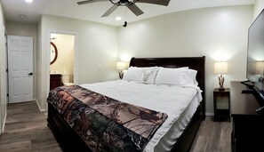 2 bedrooms, free WiFi, bed sheets, wheelchair access - Caribou Flat: No stairs! 2 Baths, Theater, Bar, Firepit, Gazebo
& Yard! (Anchorage)