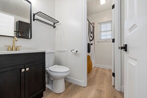 淋浴设施、毛巾、肥皂、洗发水