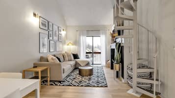 Televisión y chimenea