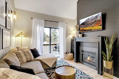 Ski-in/out Condo, 2 King Beds, 2 Baths, Fireplace
