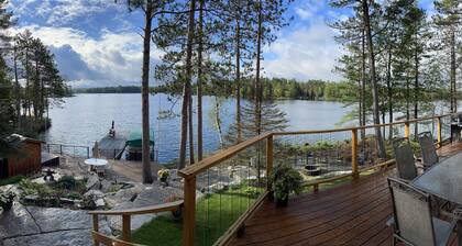 Beautiful south facing lakefront cottage with sauna & hot tub on Big Cedar Lake!