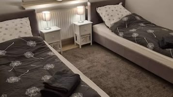 3 Schlafzimmer, Reisekinderbett, kostenloses WLAN, Bettwäsche