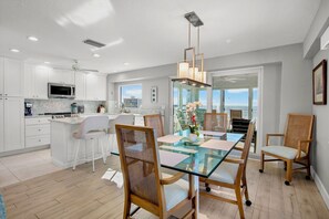 Dining - Siesta Key Jamaica Royale 701 Panoramic Gulf Views!! (Siesta Key)