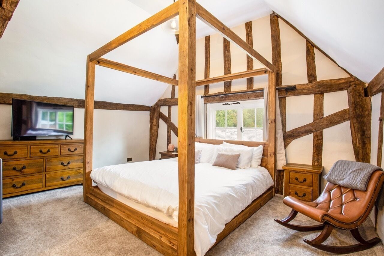 7 bedrooms, iron/ironing board, travel crib, free WiFi