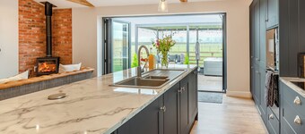 The Workshop - UK42470