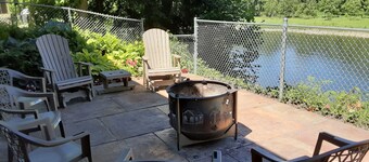 Beautiful apartment in a rustic log home on theAllegheny River.