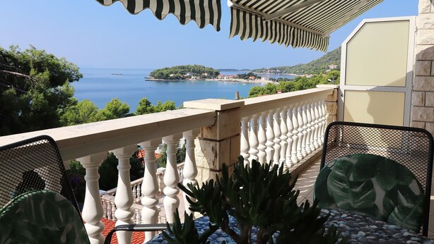 A balcony with a view of the sea, white balustrades, and outdoor furniture. - Seaside Apartments Markota - Two Bedroom Apartment with Terrace and Sea View (Prižba)