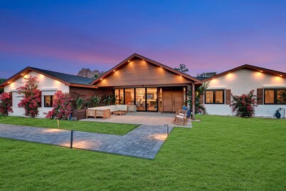 Paradise Valley Family Resort Heated Pool Sauna Jacuzzi Golf Playground HotTub