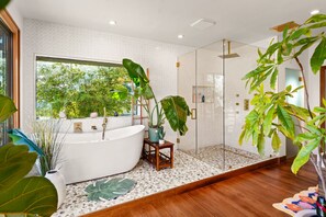 Jetted bath, hair dryer, bidet, towels - Paradise Valley Family Resort Heated Pool Sauna Jacuzzi Golf Playground HotTub (Phoenix)