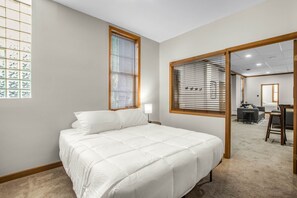 4 chambres, fer et planche à repasser, Wi-Fi, draps fournis