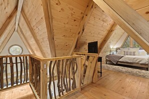 5 bedrooms, iron/ironing board, free WiFi, bed sheets