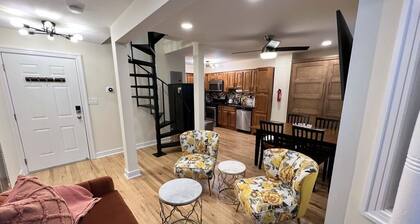NEW-Free Prkg-2BR/2.5Bath/3 Queen Size Beds-Duplex