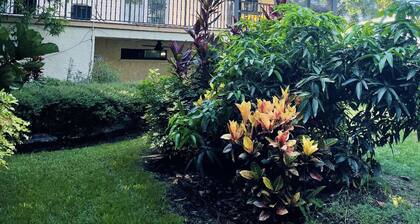 Cheerful 3 Bedroom Home- 5 minutes from 2 beaches!