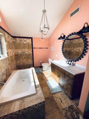Dusche, Whirlpool, Haartrockner, Handtücher