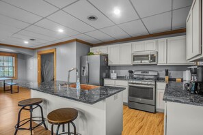 冰箱、微波炉、烤箱、炉灶