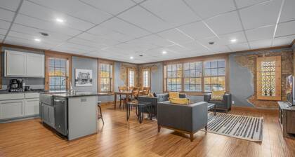 15 Min from Campus! Large 2BR Perfect for Groups!