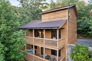 Exterior - Happy Holidays! Beautiful Cabin! Hot Tub! Pets! (Gatlinburg)