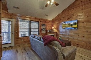 Smart TV, video games, foosball - Happy Holidays! Beautiful Cabin! Hot Tub! Pets! (Gatlinburg)