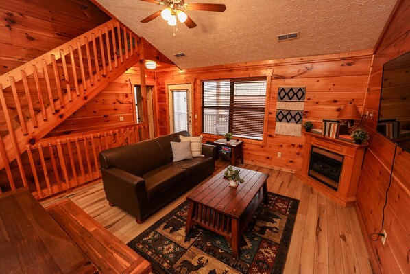Smart TV, video games, foosball - Happy Holidays! Beautiful Cabin! Hot Tub! Pets! (Gatlinburg)