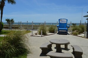 Property grounds - The Summit PCB 404 ** 1 Bed, 1.5 Bath ** Beachfront & near elevator (Panama City Beach)