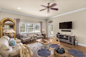 Smart TV, DVD player