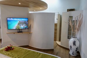 2 habitaciones, caja de seguridad en la habitación y escritorio 