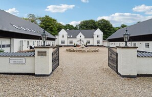 Exterior - 11 bedroom cozy home in Gørding (Gørding)