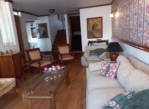 TV - Acogedora Casa, 210 Mts, Ideal Familias y Negocios, Norte de Bogotá (Bogotá)