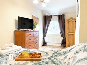 3 bedrooms, free WiFi, bed sheets