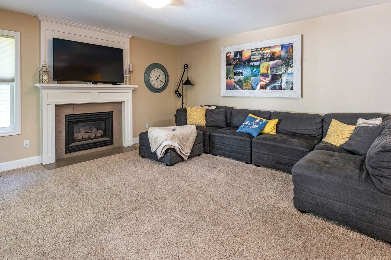 Smart-TV, Kamin, Arbeitsbereiche, Computerbildschirme