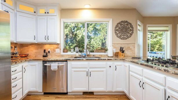 Private kitchen - Sopra Bella- Elegant 4BR, Family Friendly, OSU (Corvallis)