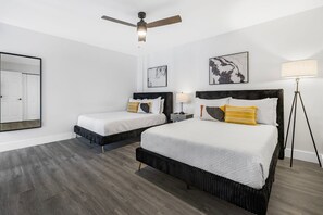 3 habitaciones, escritorio, tabla de planchar con plancha y wifi gratis