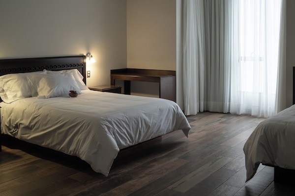 Ropa de cama de alta calidad, cubrecamas y colchones con pillow-top