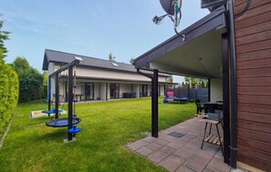 Outdoor dining - 2 bedroom amazing home in Grzybowo (Grzybowo)