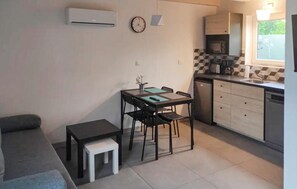 Interior - 2 bedroom amazing home in Grzybowo (Grzybowo)