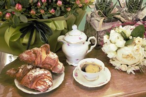 Local cuisine breakfast for a fee on weekends - B&B ROSSIEROSSI (Terni)