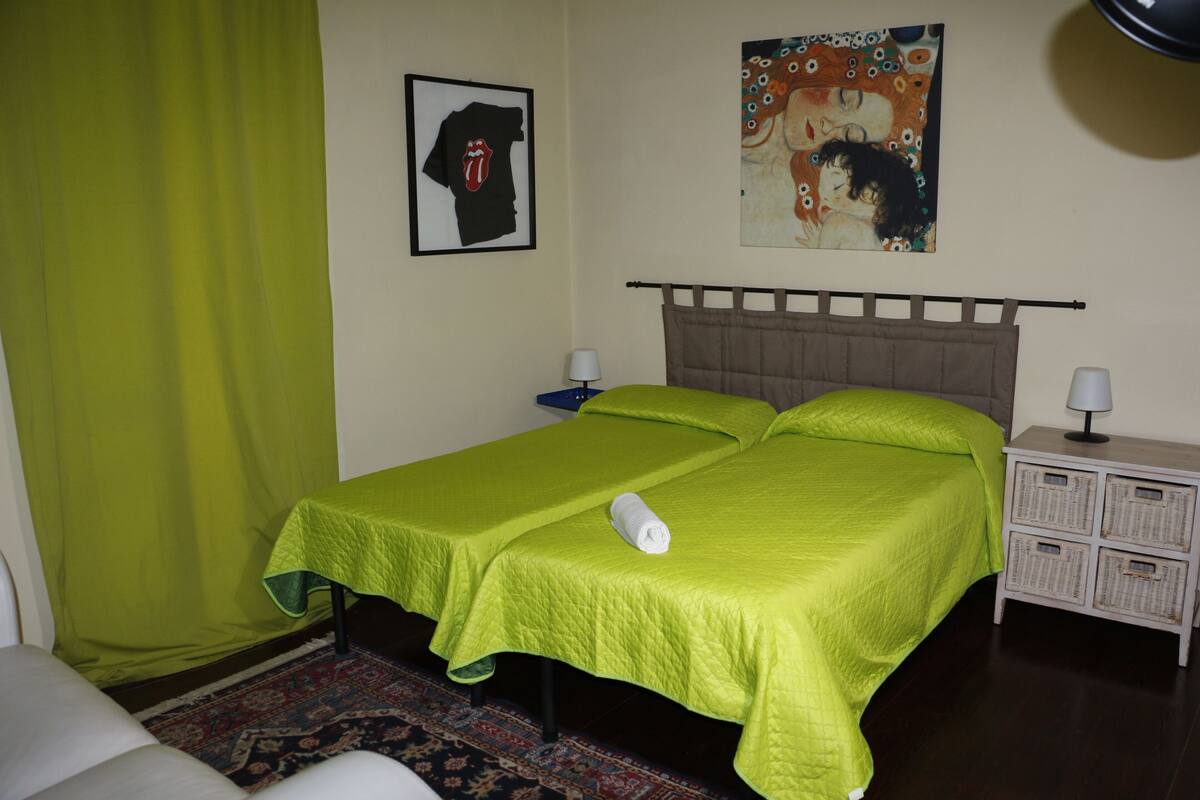 Kamar Double atau Twin Klasik, 1 Tempat Tidur Queen, Bebas Asap Rokok | Meja kerja, kedap suara, dan Wi-Fi gratis