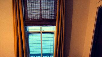 3 bedrooms, desk, iron/ironing board, WiFi (free)