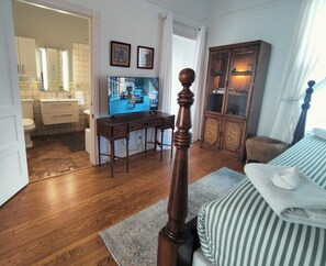 3 Schlafzimmer, Schreibtisch, Bügeleisen/Bügelbrett, kostenloses WLAN