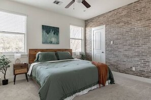 3 soverom, strykejern/-brett, reiseseng for barn og wi-fi