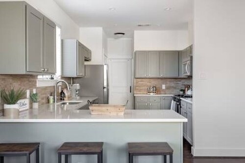 Gorgeous Gem 3Bed/3Bath 7min to DT - Walk to Radio