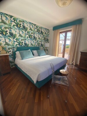 1 室のベッドルーム、デスク、アイロン / アイロン台、WiFi (無料)