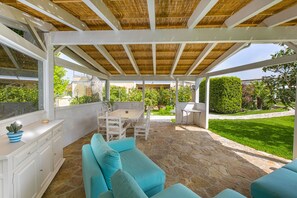 屋外ダイニングエリア