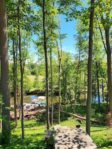 Riverfront in Downtown Bellaire - Year Round Fun! Boat/Golf/Bike/Ski/Fish/Hike