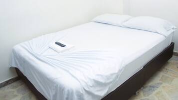 Traditional Double Room | Laptop workspace, iron/ironing board, free WiFi