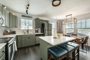 Fridge, microwave, oven, stovetop - New to Market! Stunning Views, Close to DV Gondola, Amenities Galore, Near Park City Main Street! (Deer Valley)