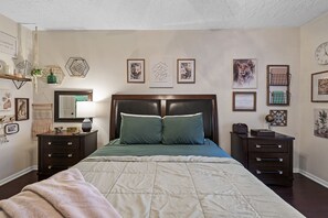 3 habitaciones, escritorio, tabla de planchar con plancha y wifi gratis